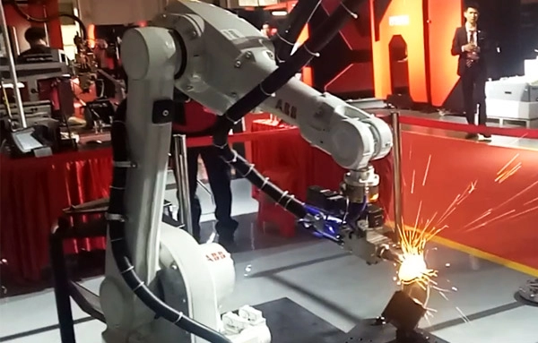 3D Robotarm Lasersnijmachine voor het snijden en lassen van buizen en pijpen