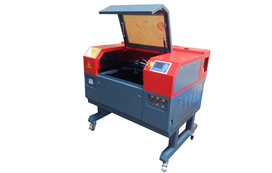 Acryl Gezichtsschild Lasersnijmachine voor het snijden van medisch beschermingsmasker COVID-19