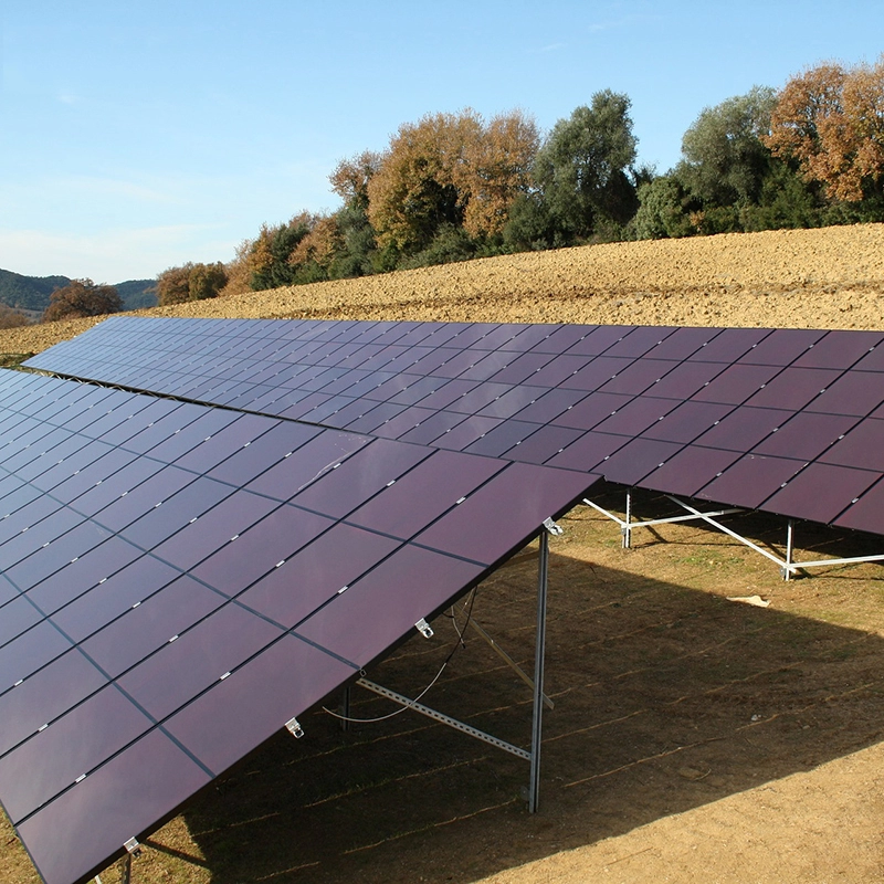 Universele aardingsklem voor fotovoltaïsche installatie van zonnepanelen