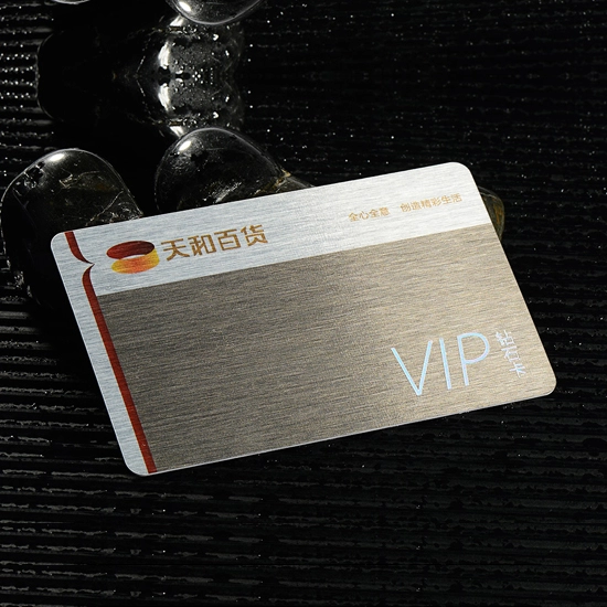 Zilverkleurige VIP-kaart van geborsteld roestvrij staal