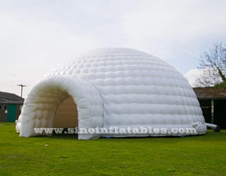 50 mensen 10 meter witte gigantische opblaasbare iglo-koepeltent met ingangstunnel gemaakt van glanzend pvc-zeildoek
