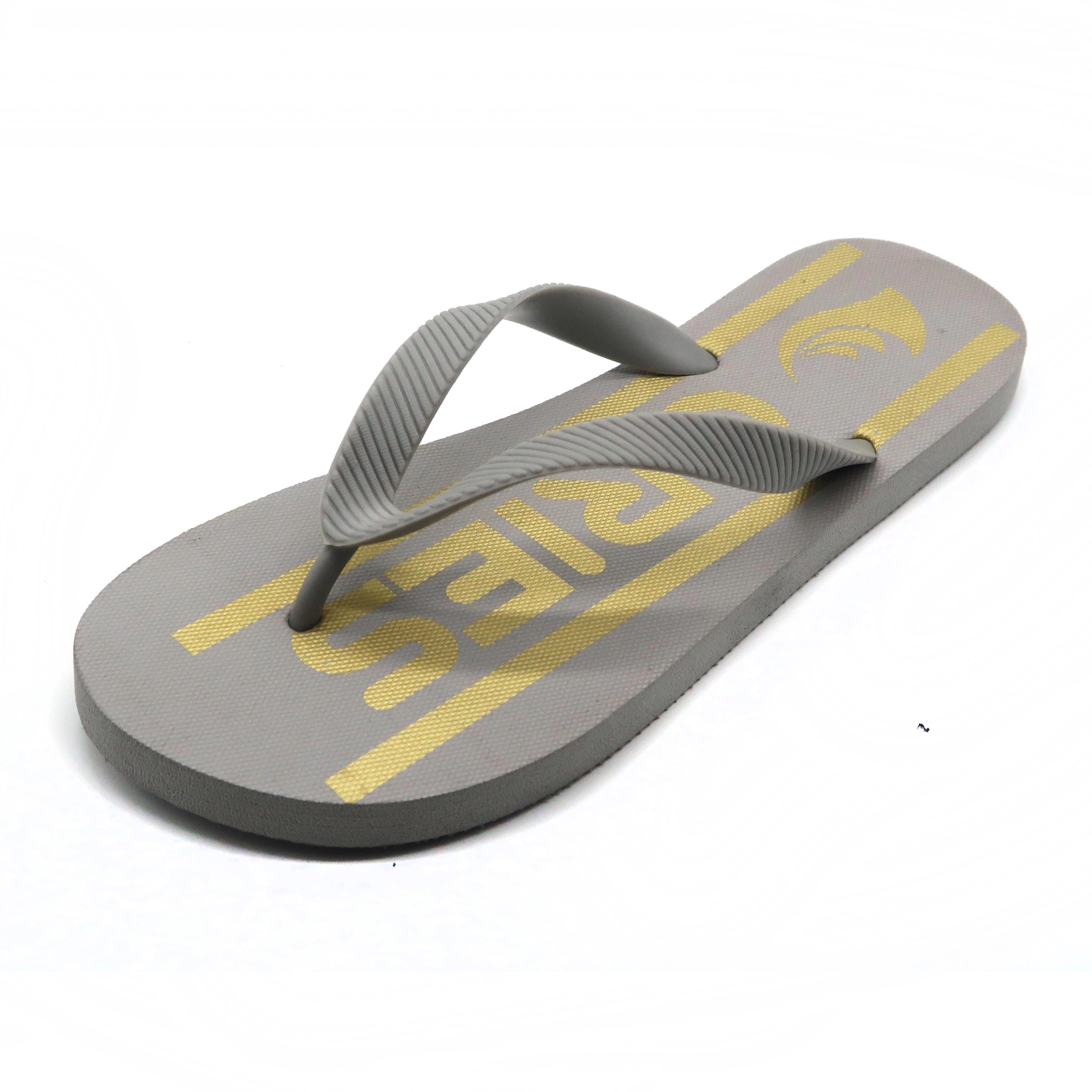 Aangepast logo en maat Comfortabele strandslippers Goedkope groothandel PE-slippers voor heren