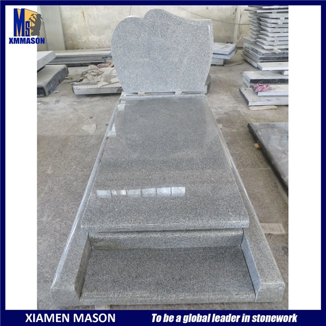 Franse kapelvormige grafsteen graniet lichtgrijs
