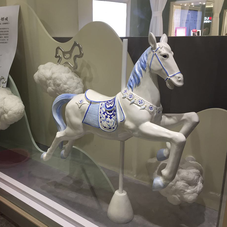 decoratieve sculptuur van een paard van hars
