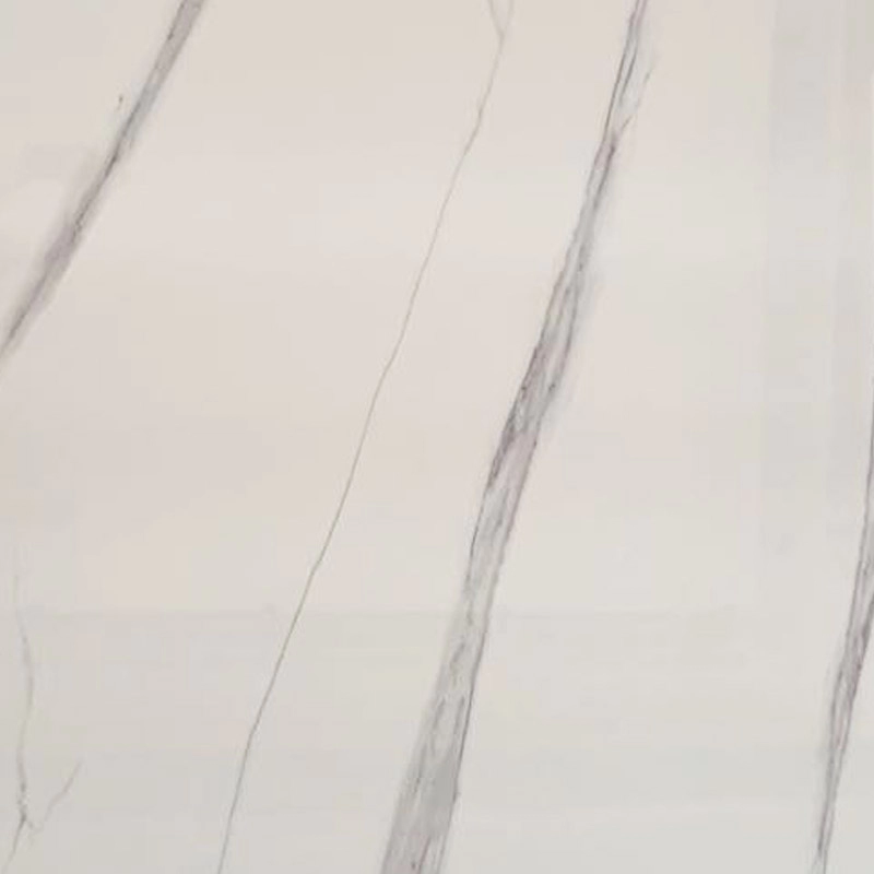 Wit kunstmarmer met grote grijze aderen