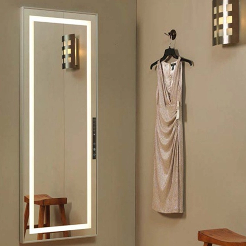 Wandgemonteerde LED-spiegel over de volledige lengte
