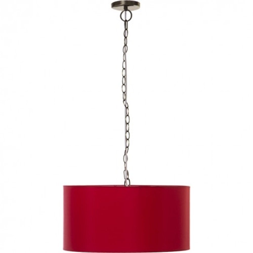 Hanglamp met rode trommelschaduw boven keukeneiland