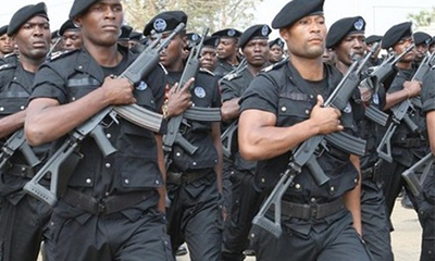 Zwart echt politie-uniform