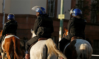 Helm voor oproerbeheersing van de politie