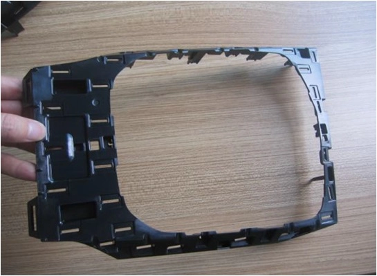 Automotive frame spuitgietmatrijs met meerdere holtes