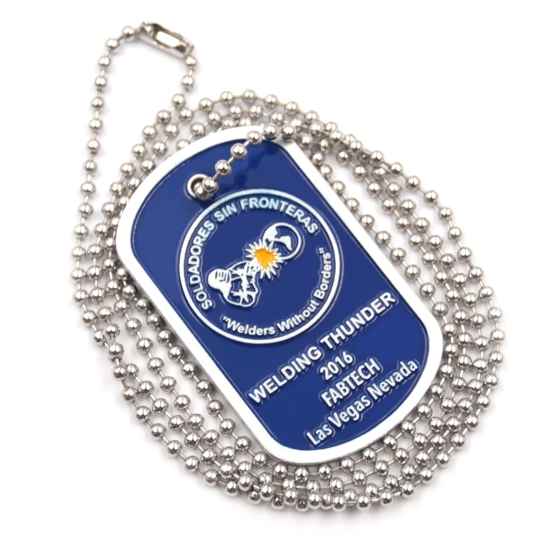 Aangepaste logo blauwe emaille dog tag hanger fabriek